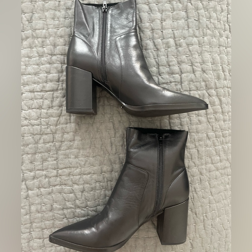 NIB Revolve Tony Bianco leather booties